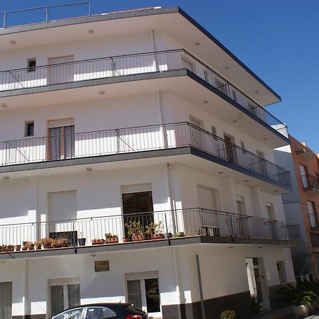 Hostal Gran Sol Llanca Bagian luar foto
