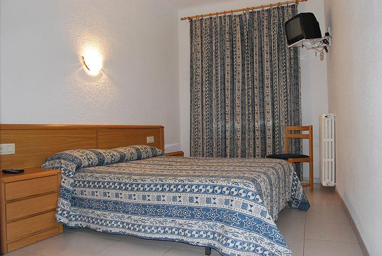 Hostal Gran Sol Llanca Bagian luar foto