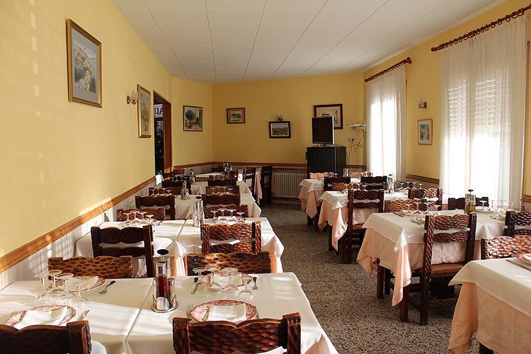 Hostal Gran Sol Llanca Bagian luar foto