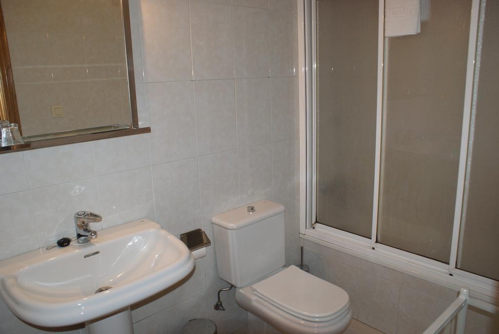 Hostal Gran Sol Llanca Bagian luar foto
