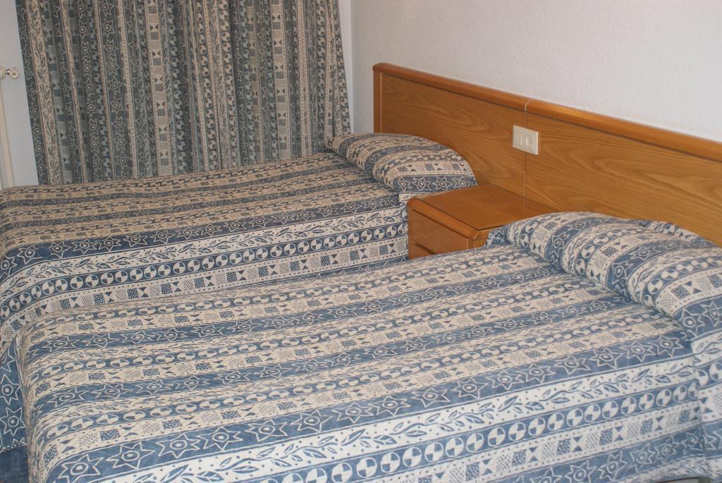 Hostal Gran Sol Llanca Bagian luar foto